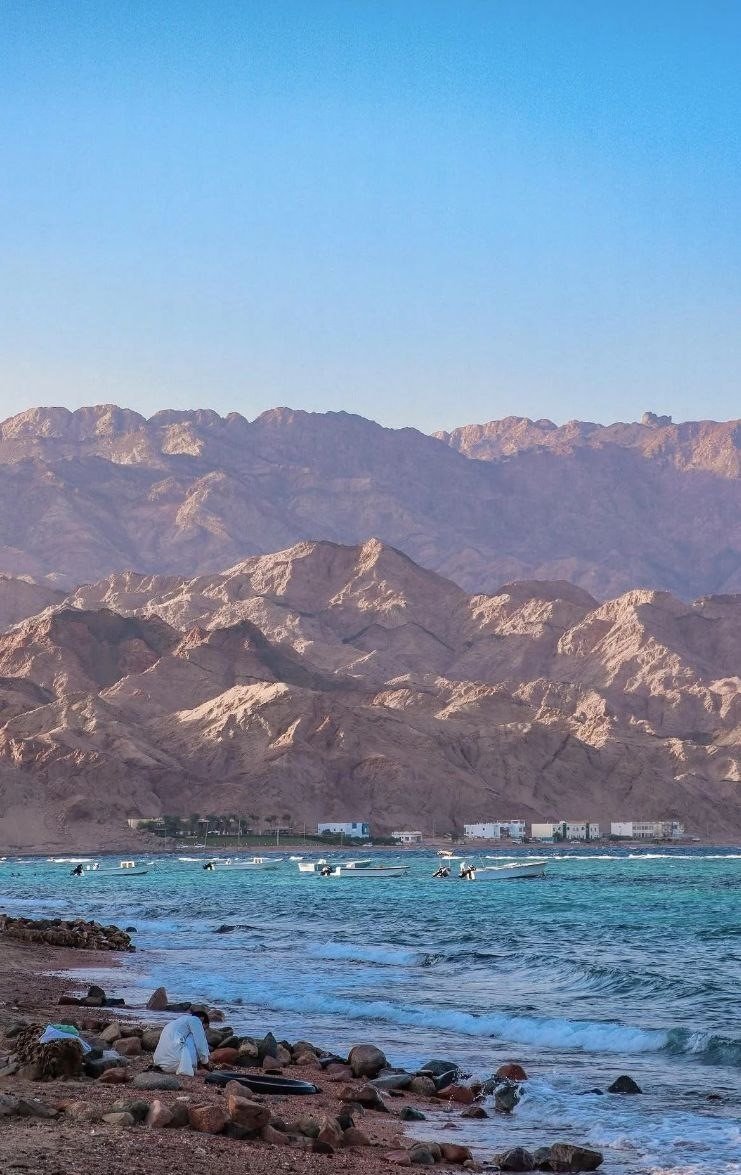 Mountains and boats along the Dahab shoreline